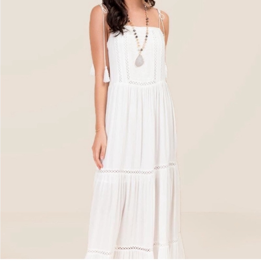 Like NEW Francesca’s beautiful white dress